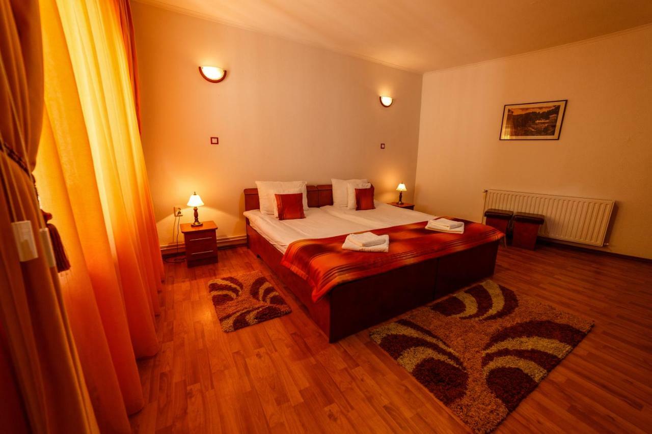 Bed and Breakfast Pensiunea Eva Совата Экстерьер фото