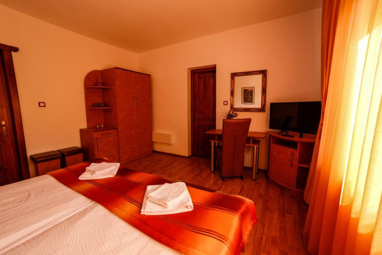 Bed and Breakfast Pensiunea Eva Совата Экстерьер фото